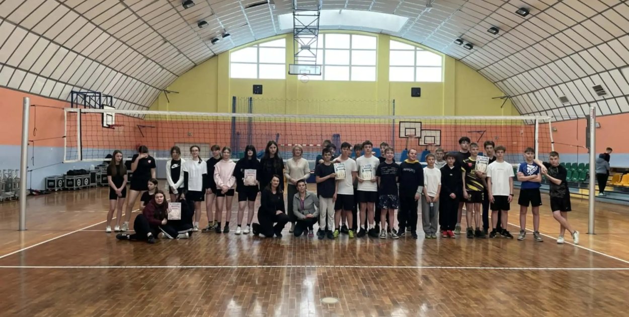 Międzyklasowy Wiosenny Turniej Piłki Siatkowej w SP w Komarówce